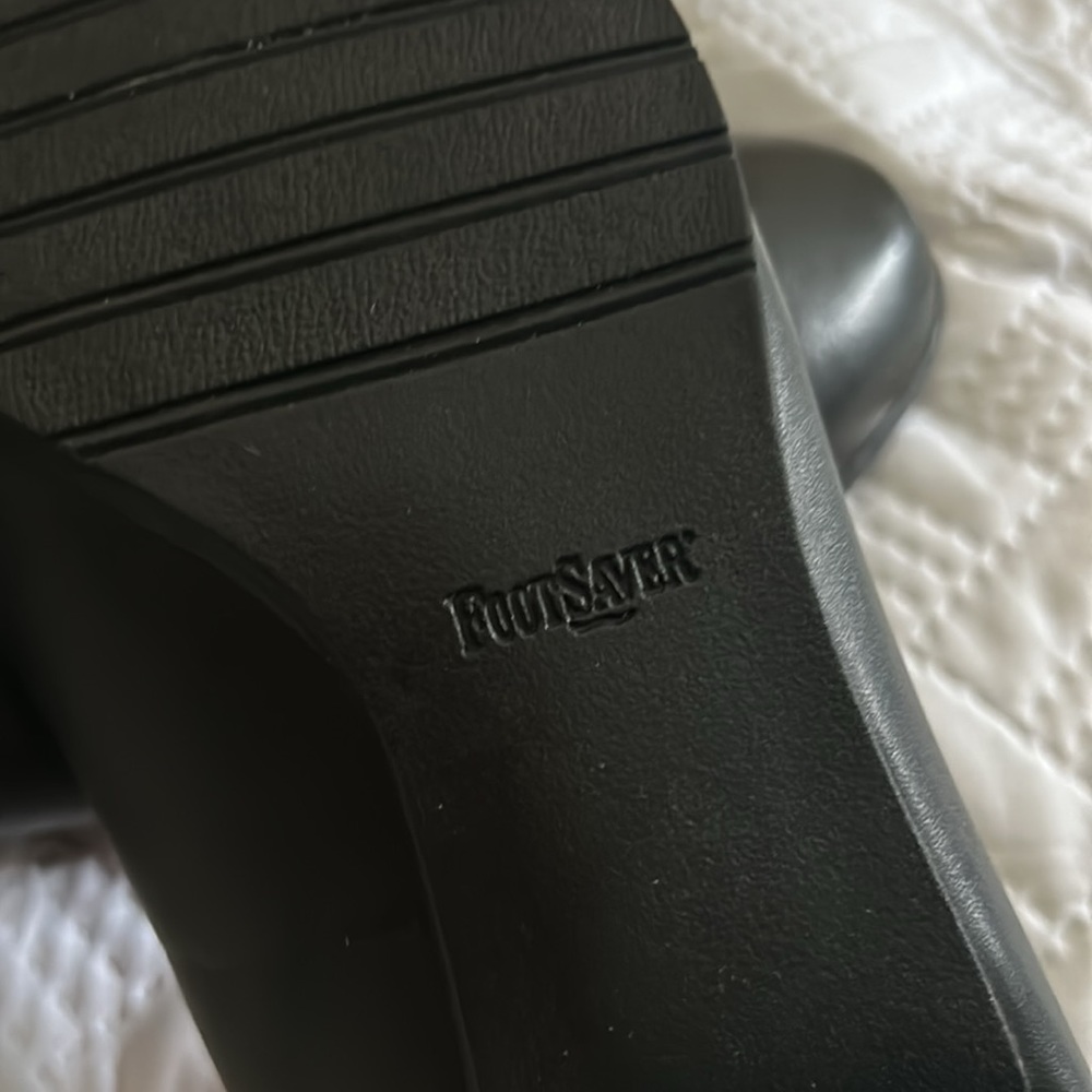 Drew Leather Pump w/ Foot-Saver Outsole - Picture 14 of 15